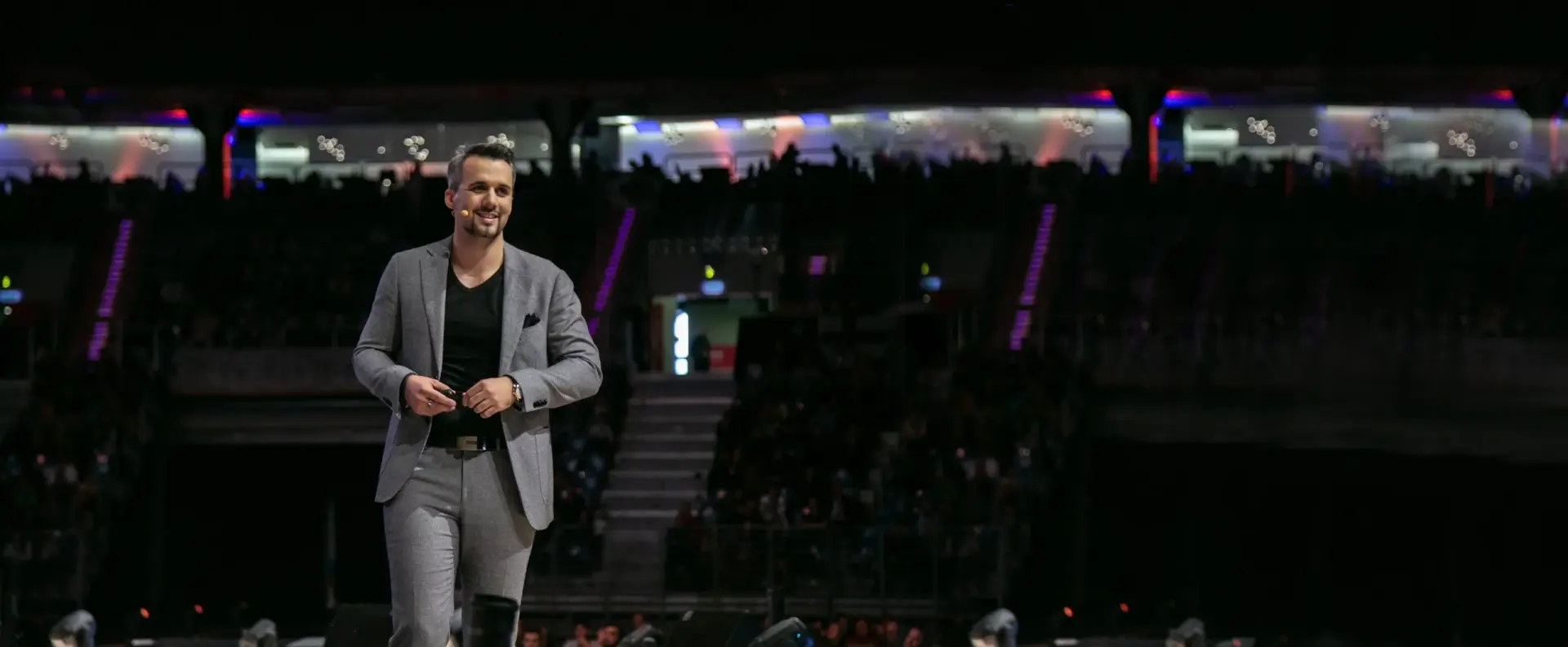 Felix Lenhard keynote speaking in arena